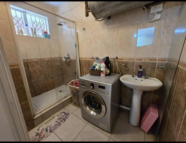 1 BEDROOM APARTMENT FOR SALE IN OVERPORT